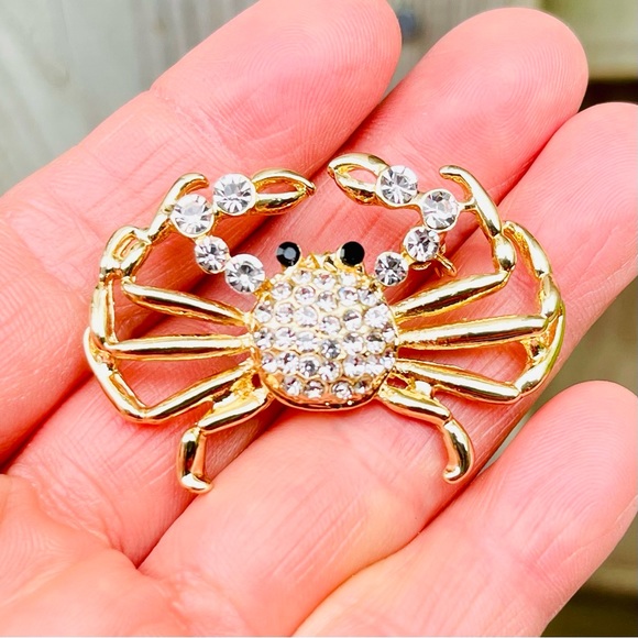 🔥2/$20 Crab Brooch Rhinestone Crab Pin Gold Tone - Picture 7 of 9